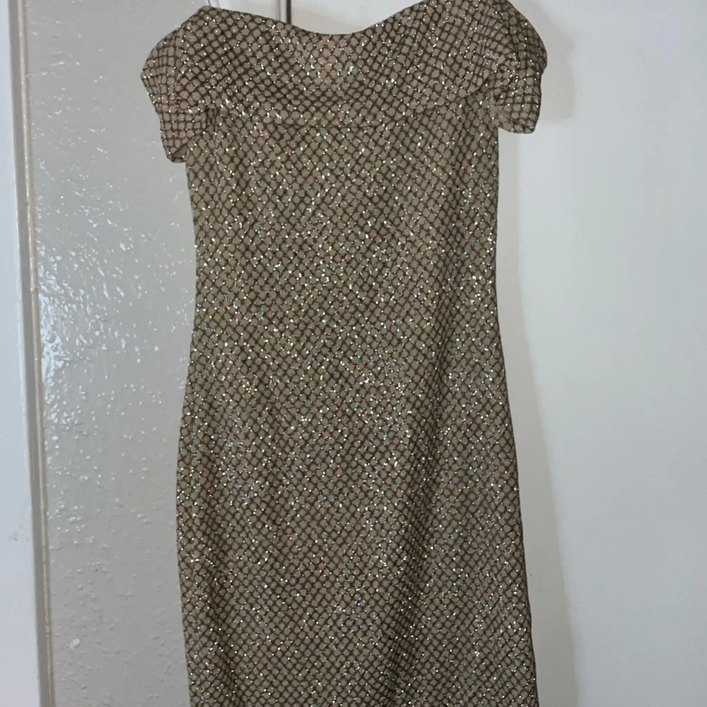 SPARKLY GOLD DRESS - Picture 1 of 3